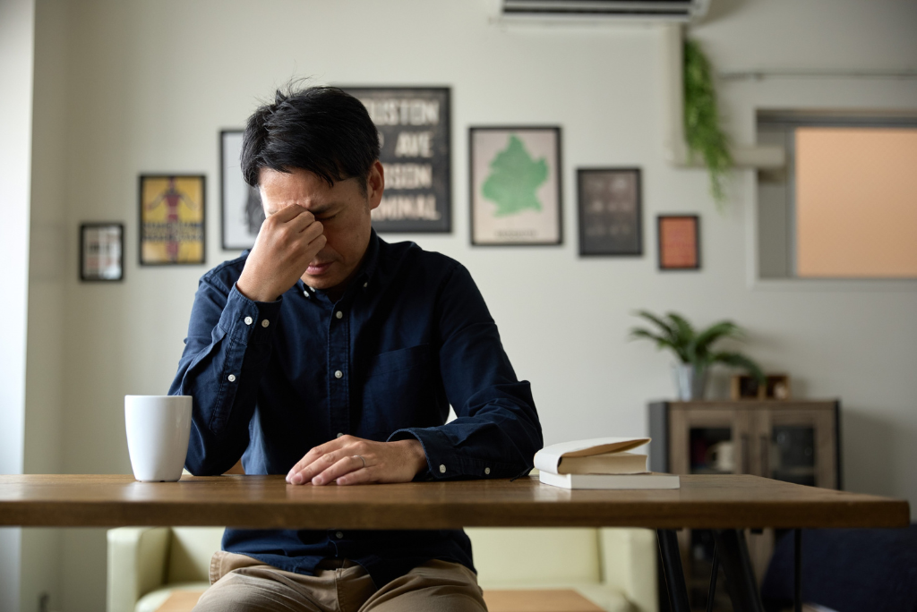 Imagem de Homem Preocupado com ação negatória de paternidade